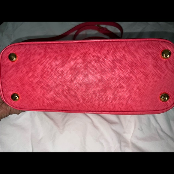 - Prada
Double Zip Lux Tote Saffiano Leather Medium - Picture 8 of 16